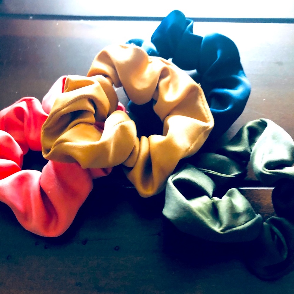 Satin scrunches